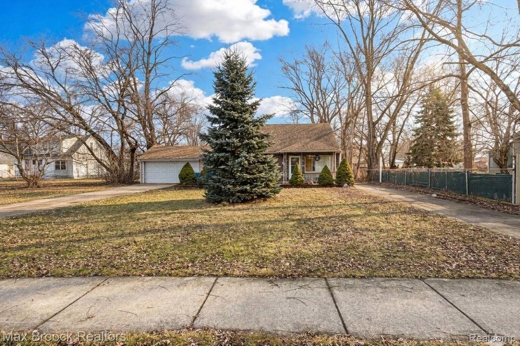 23340 Cunningham Avenue, Warren city