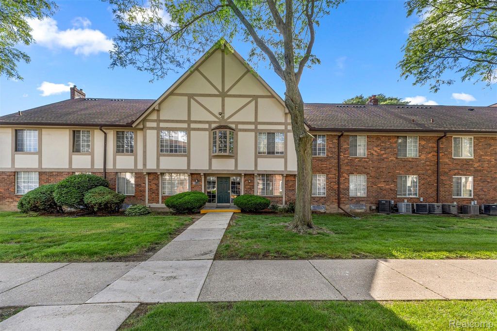 30220 Southfield Road 247, Southfield