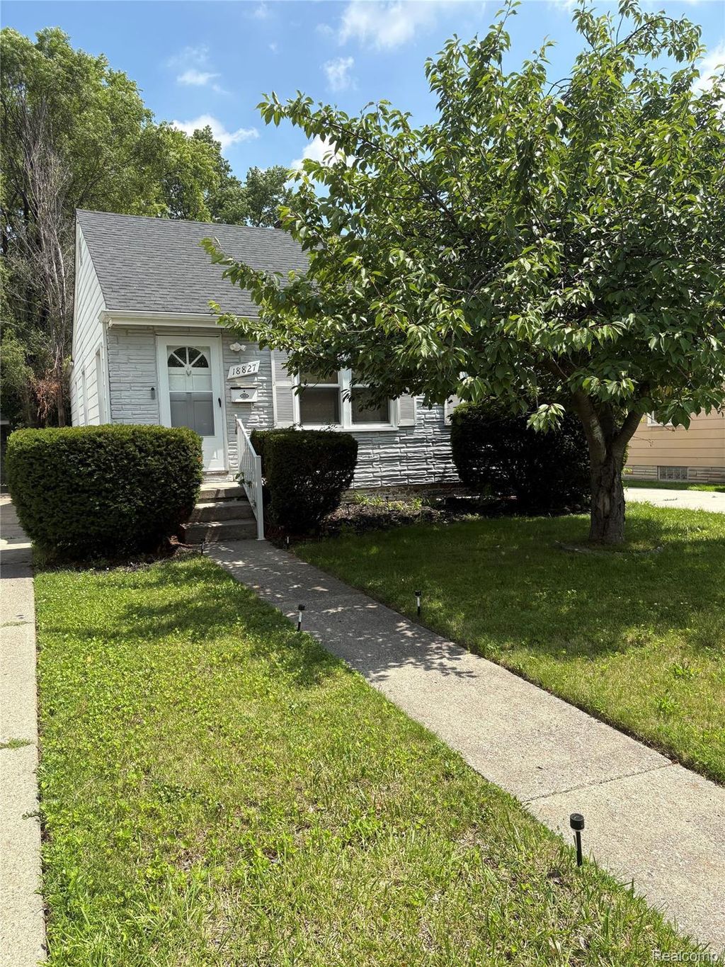 18827 Woodside Street, Harper Woods city