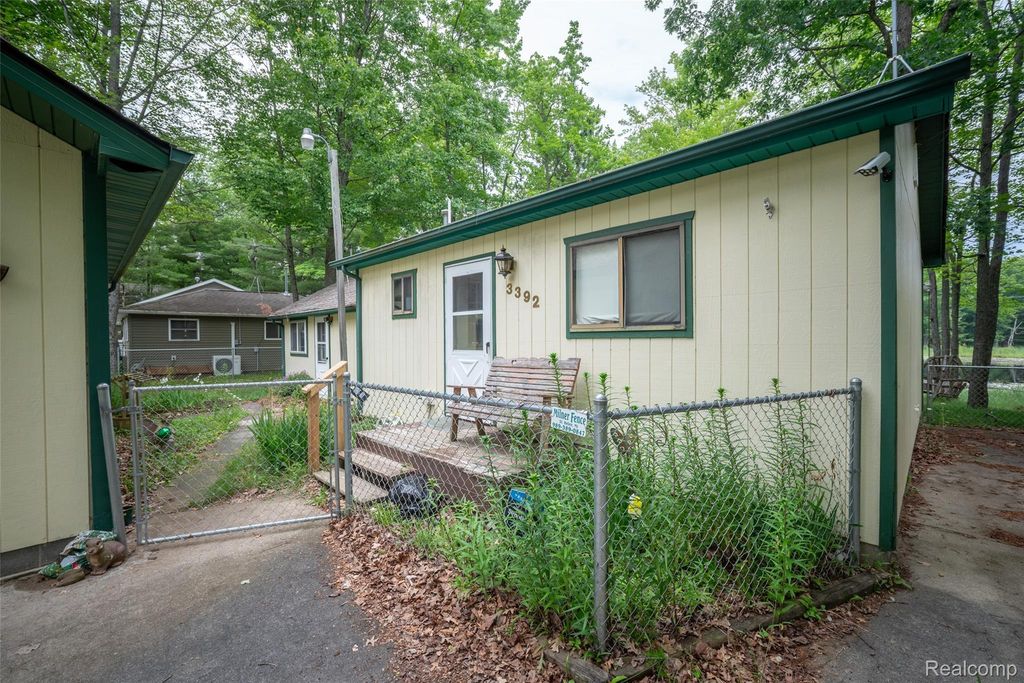3392 Columbia Drive, Foster township