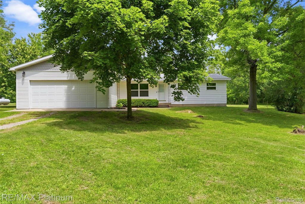 8370 W Rolston Road, Argentine township