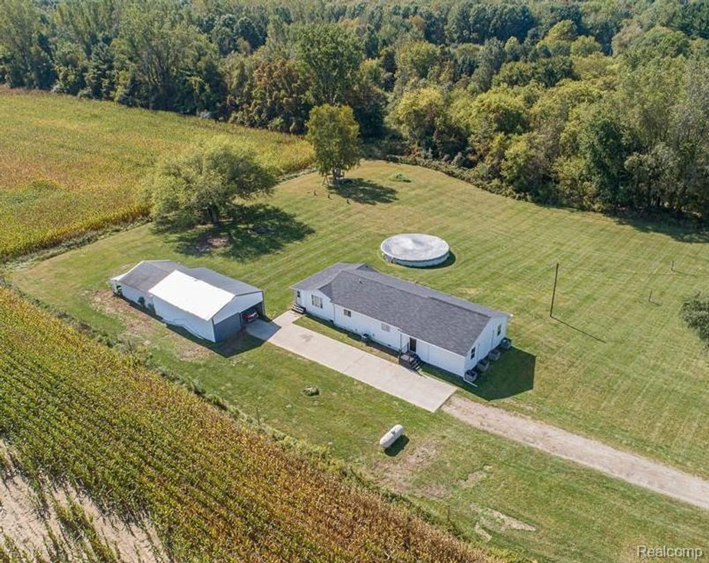 5430 Busch Road, Taymouth township