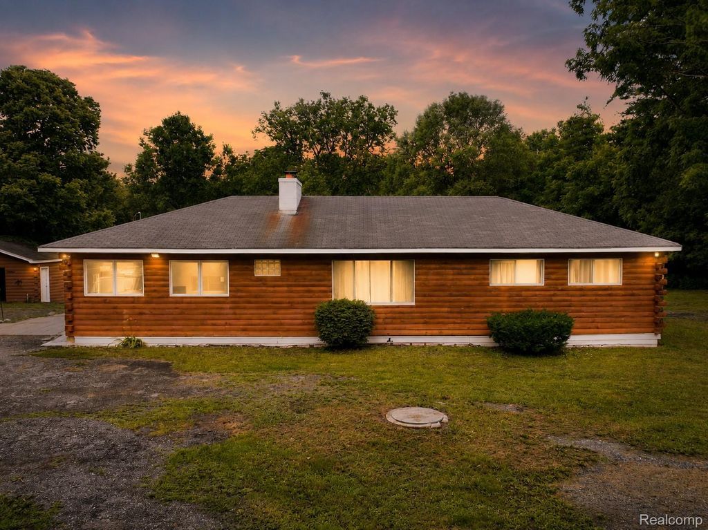 46495 North Avenue, Macomb township