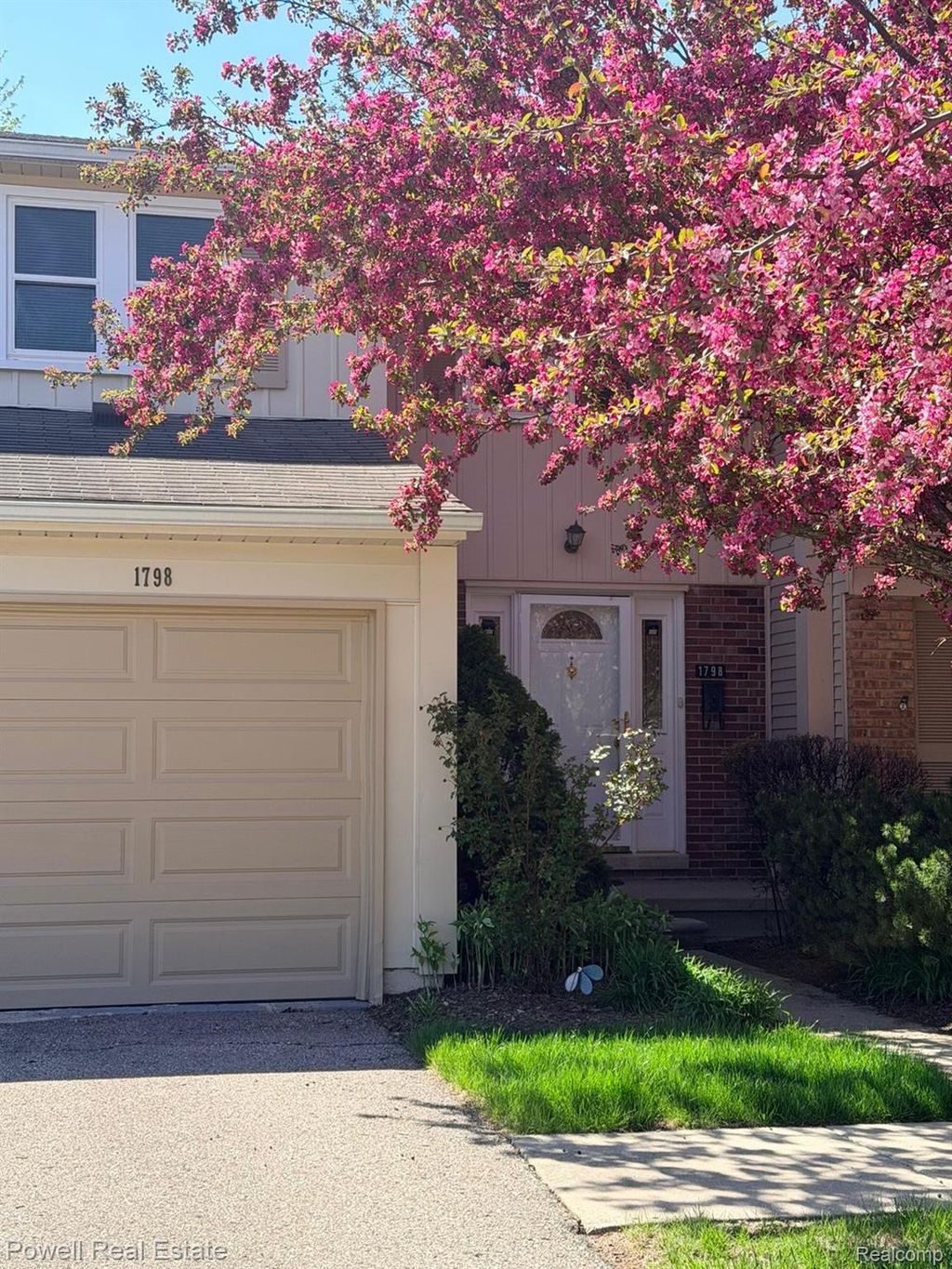 1798 Brentwood Drive, Troy