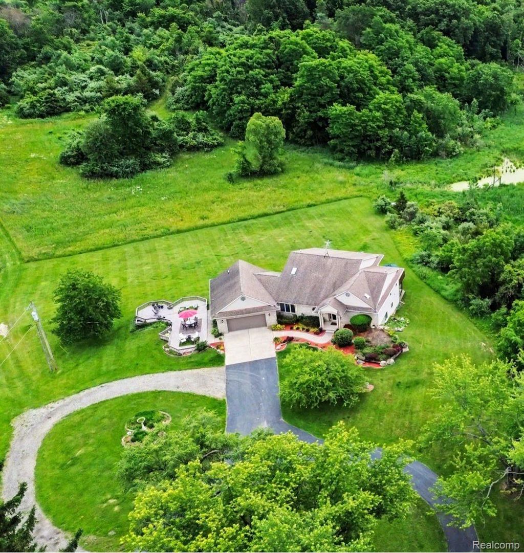 18501 Taylor Lake Road, Rose township