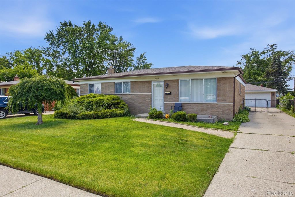 28445 Bradner Drive, Warren city