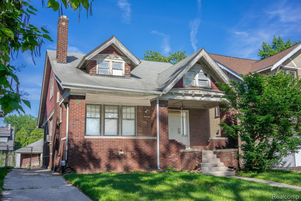 612 Lakewood Street, Detroit