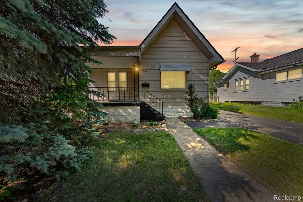 2058 Cartier Street, Flint city