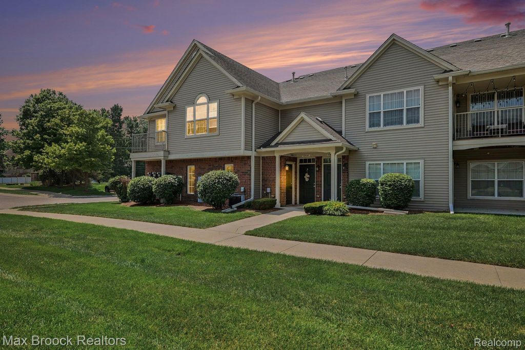 49086 W Woods Drive, Shelby charter township