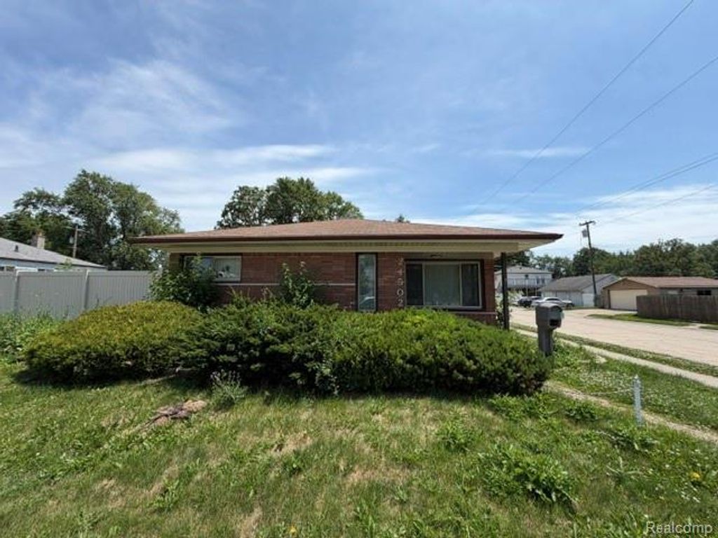 24502 Tuscany Avenue, Eastpointe city