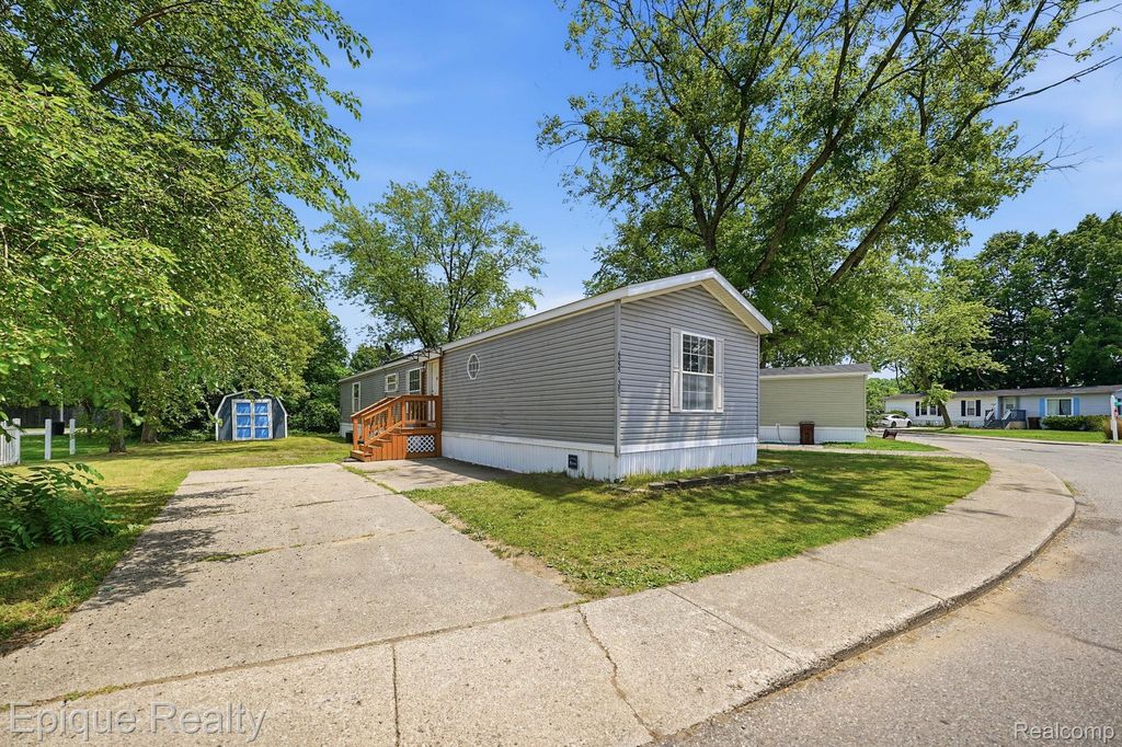 6255 Lake Drive, Ypsilanti charter township