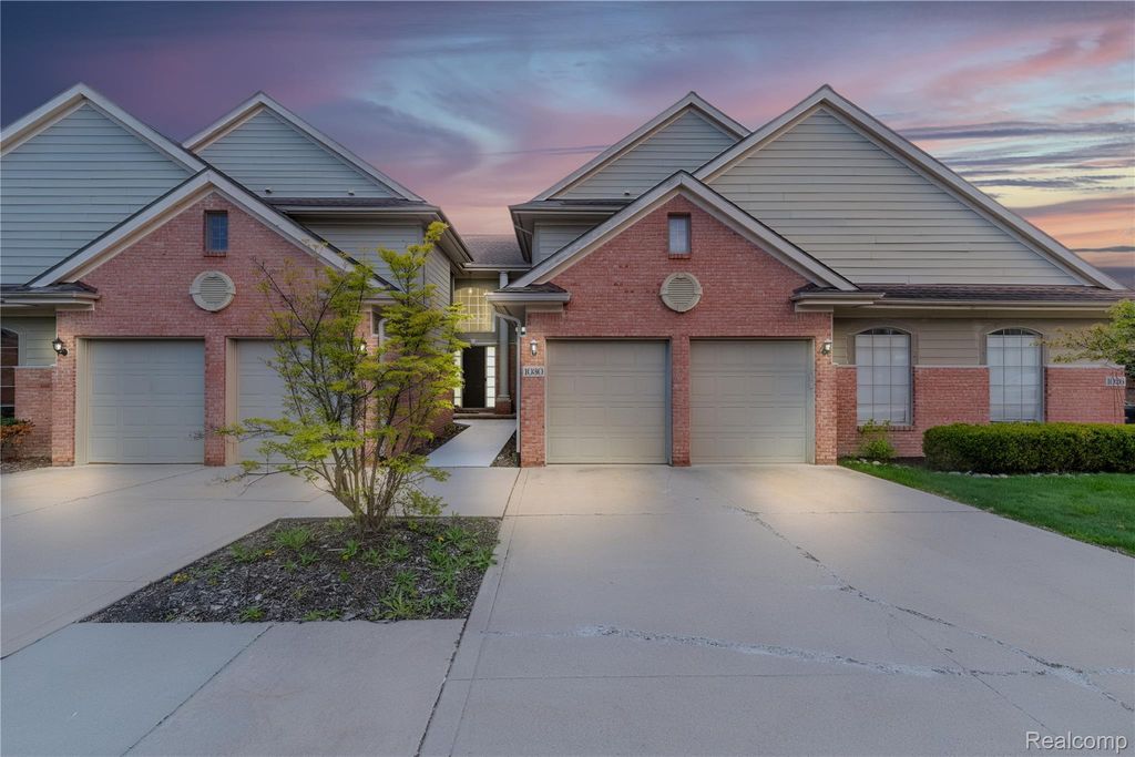 1030 Lorenzo Court, Troy