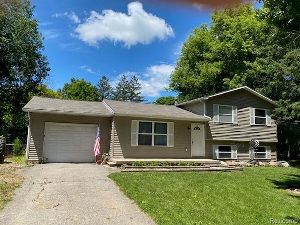 9523 Waite Drive, Tyrone township