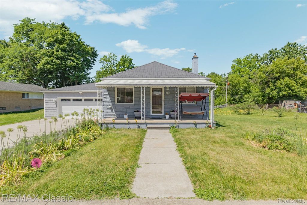 32417 Linderman Avenue, Warren city