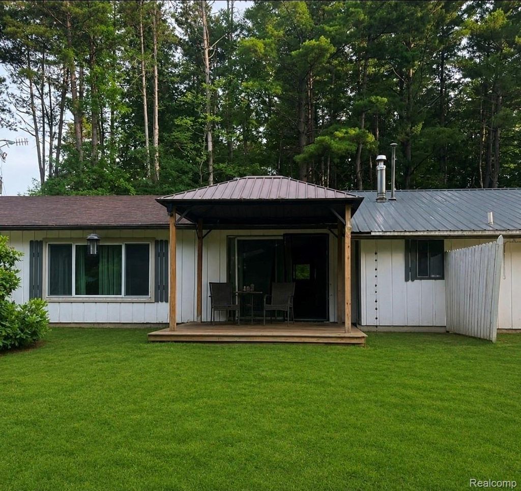 9704 Slattery Road, Burlington township