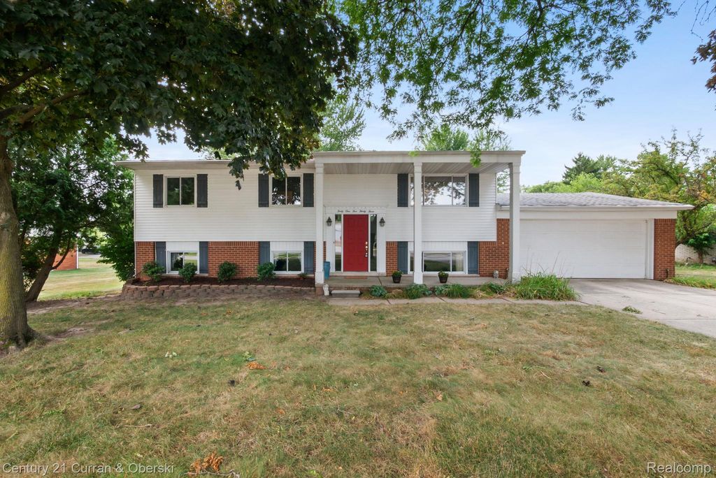 41533 Borchart Drive, Novi city
