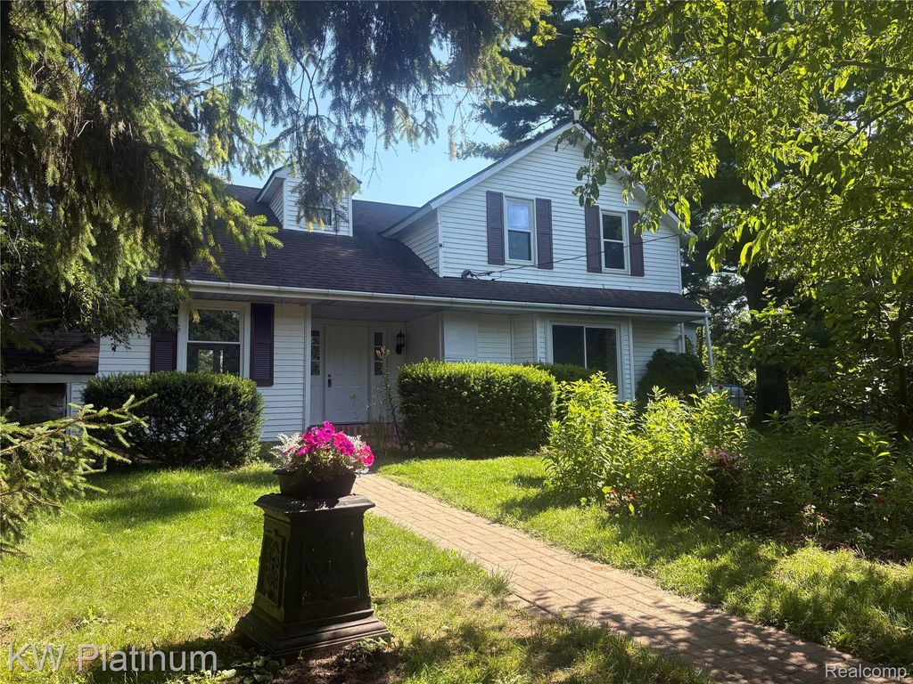 7280 North Road, Burtchville township