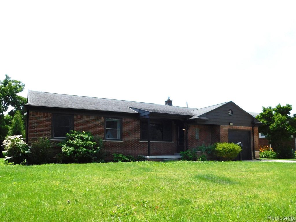 16740 College, Fraser city
