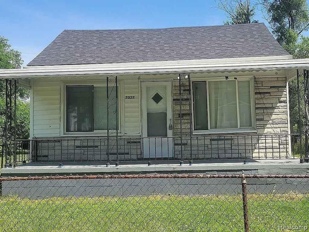 7027 Chalmers Avenue, Warren city