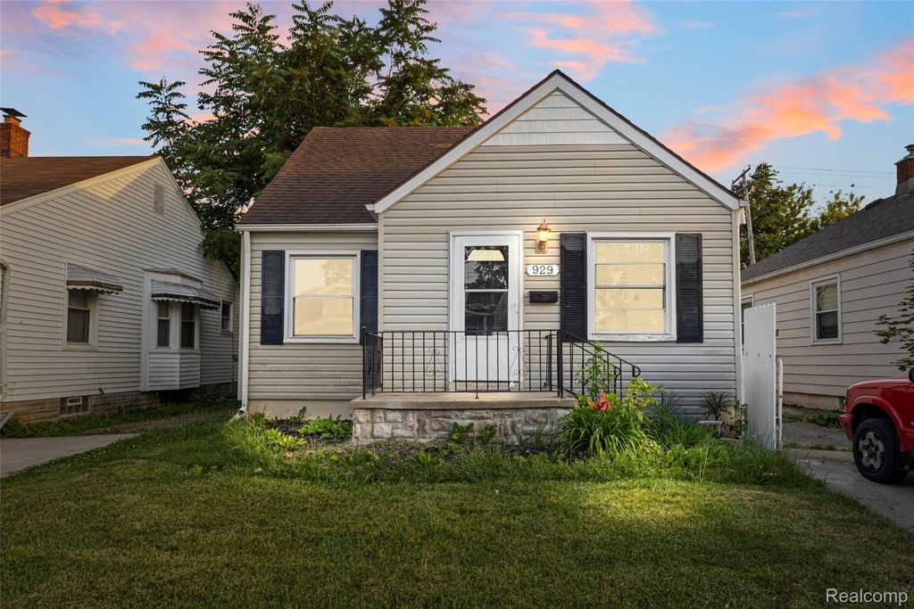 929 White Avenue, Lincoln Park city
