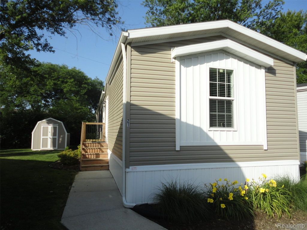 21 Saint Andrews, Bedford township