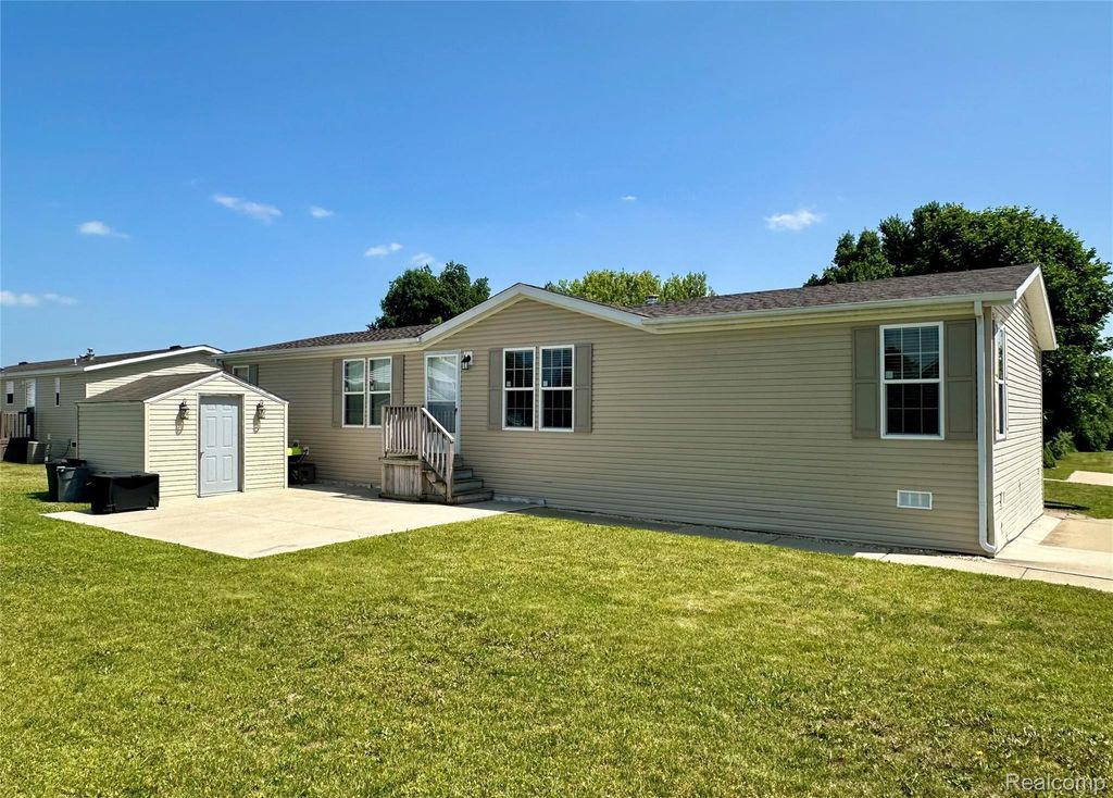 11211 Nearbrook Court, Green Oak township