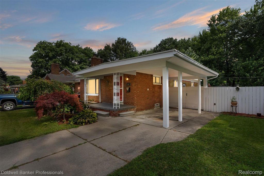 22101 Mauer Street, St. Clair Shores city