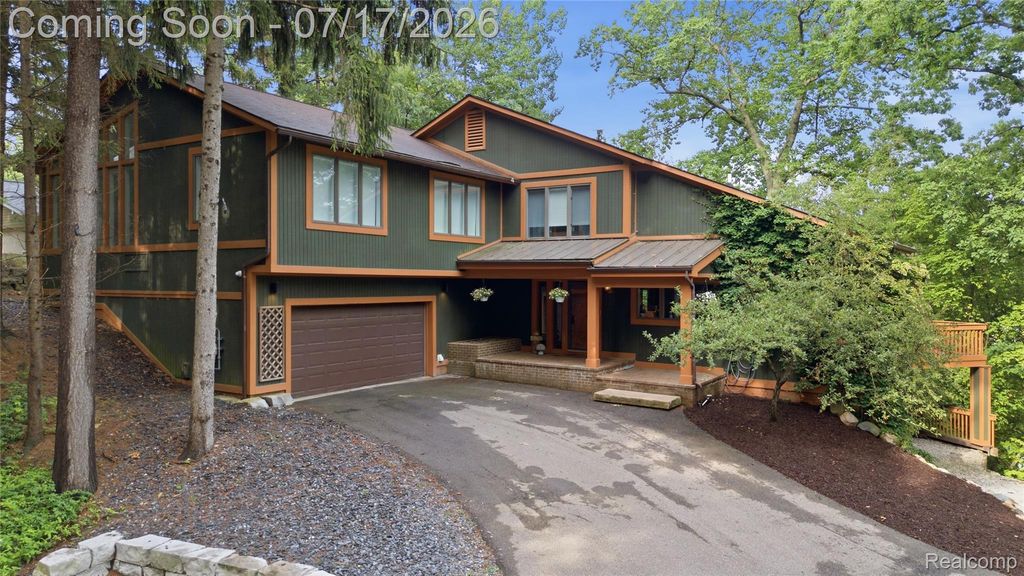 7375 Parkwood Drive, Tyrone township