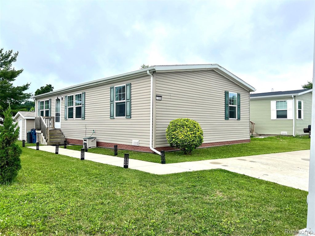 17096 Detroiter Ave, Springfield charter township