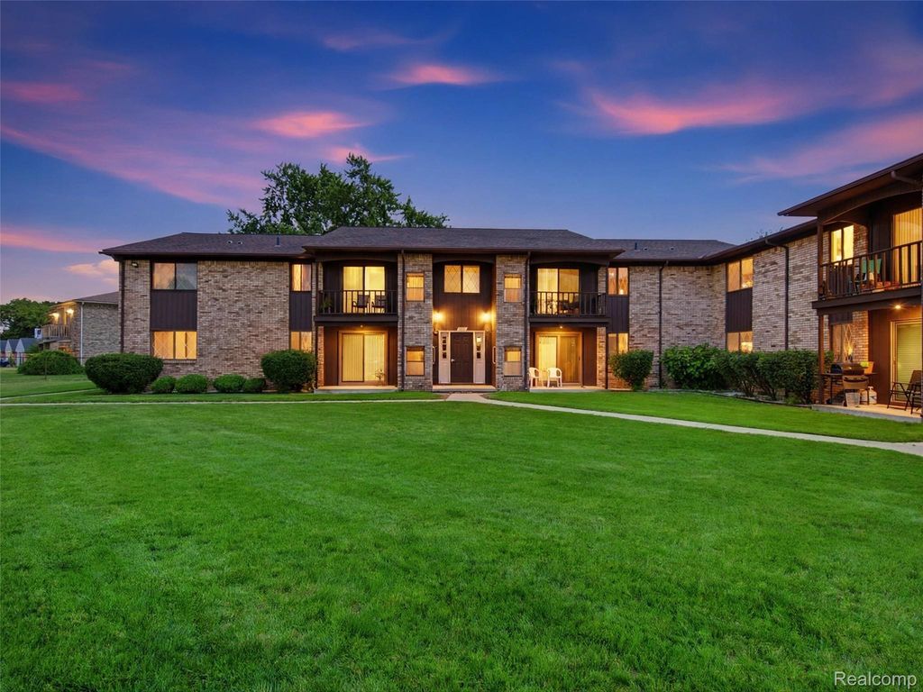 270 E 13 Mile Road 34, Madison Heights