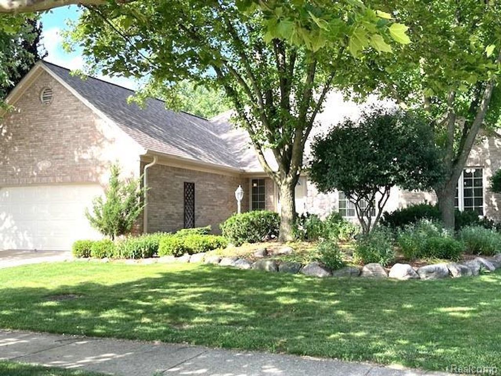 45926 Riverview Court, Macomb township