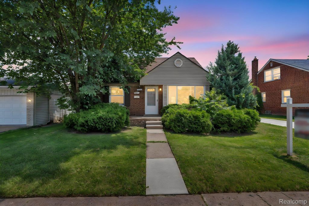 7641 Pelham Road, Allen Park city