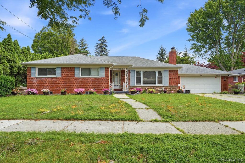 19986 E Doyle Place, Grosse Pointe Woods city