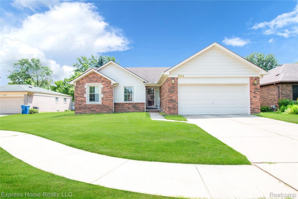 5010 Kelly Drive, Warren city