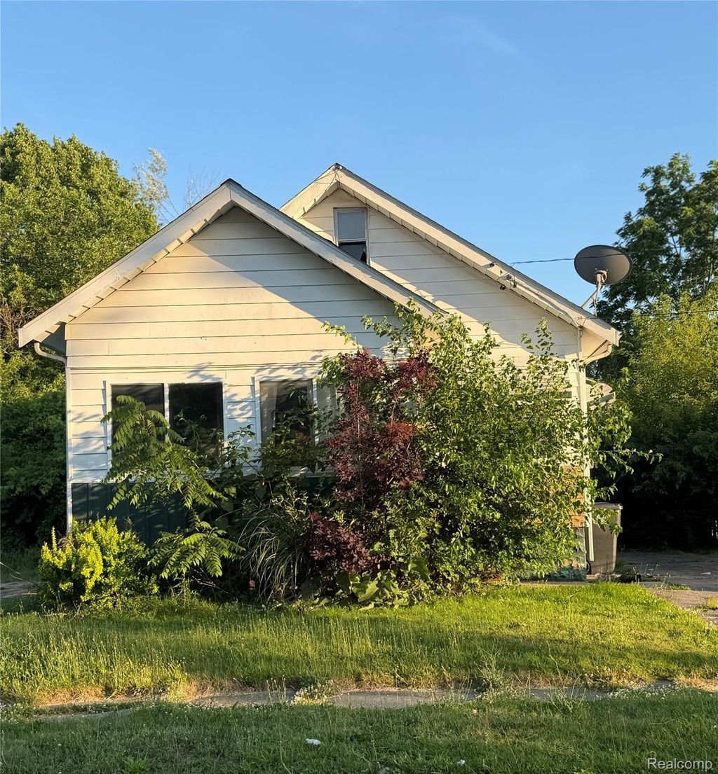 766 E Bundy Avenue, Flint city