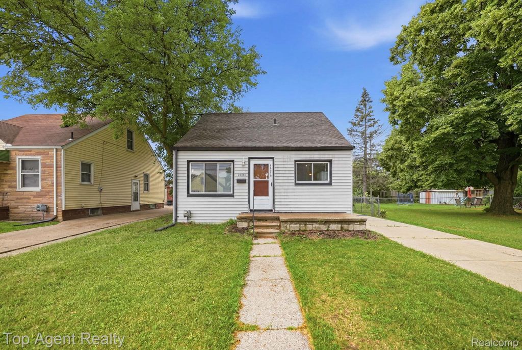 28553 Pinehurst Street, Roseville city