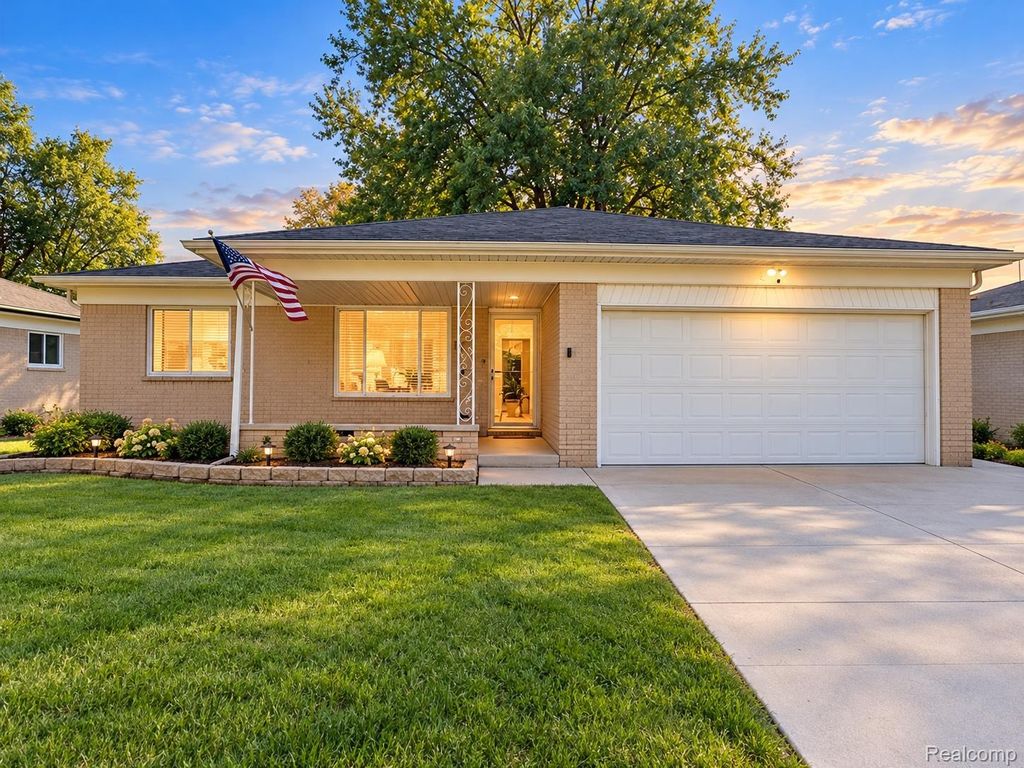 1635 Castleton Drive, Troy