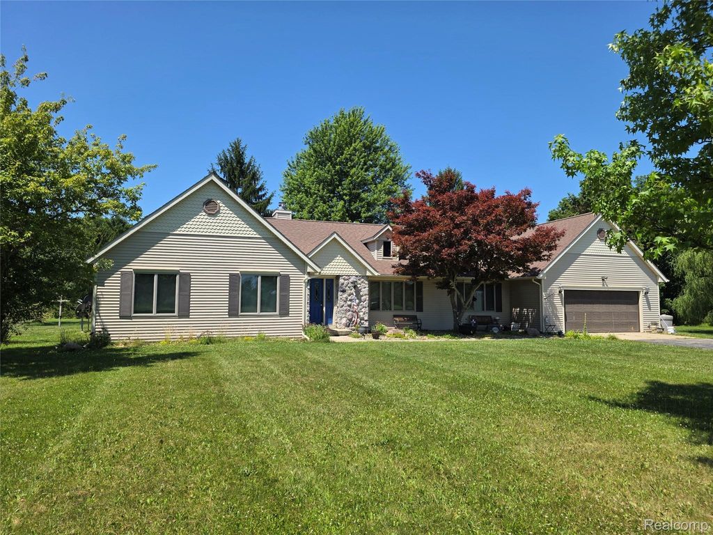3581 N Burkhart Road, Howell township