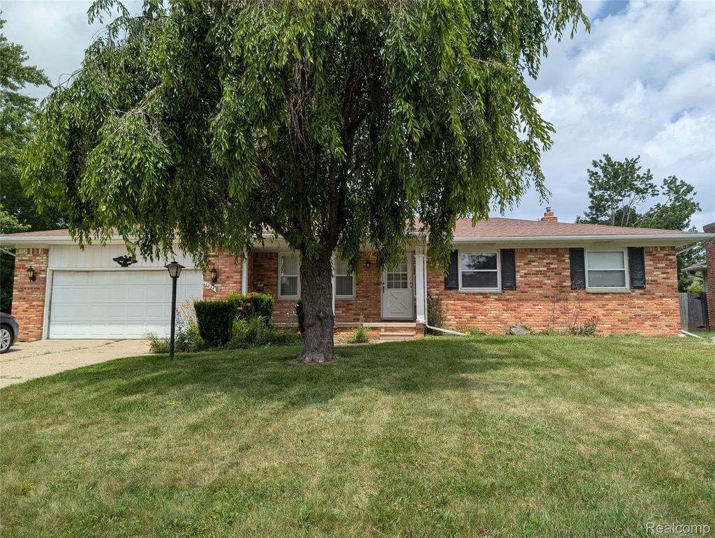 1444 Knollridge Lane, Flint charter township