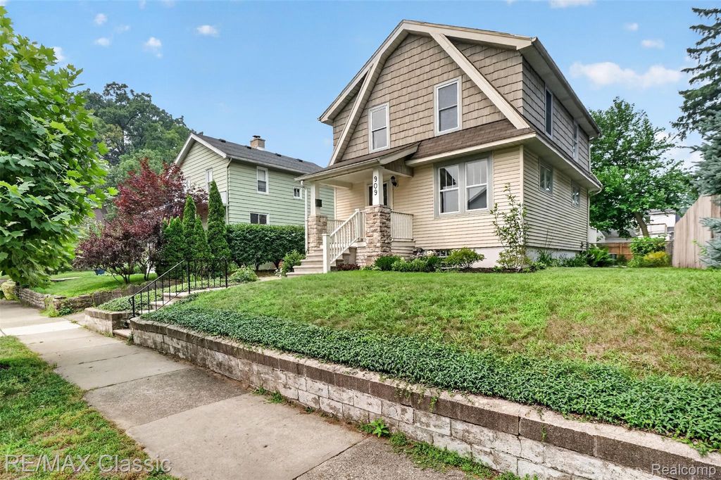 909 Fernwood Road, Royal Oak city