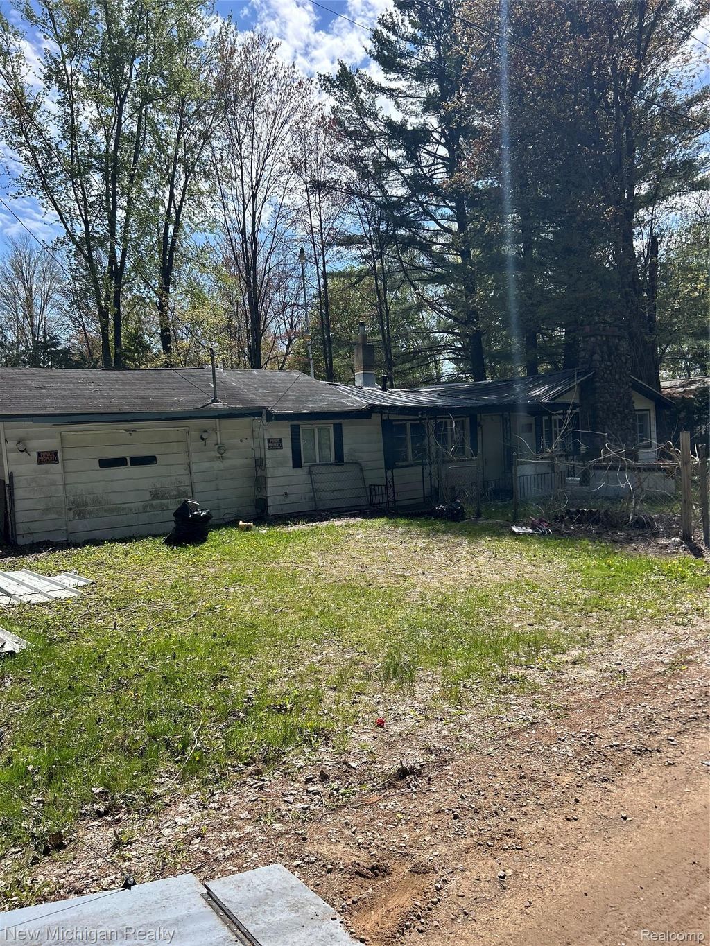 242 Hickory Street, Hay township