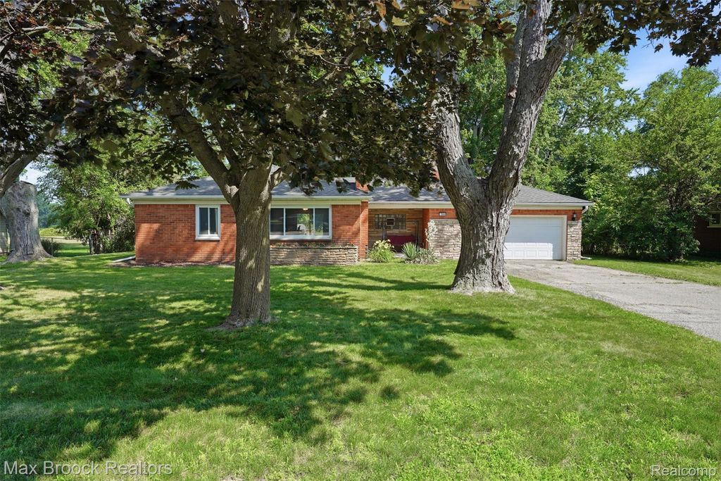 2444 Anders Drive, Waterford charter township