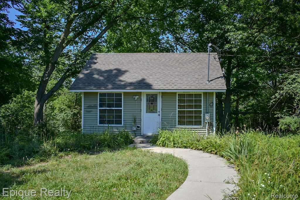 300 W Dewey Road, Owosso charter township