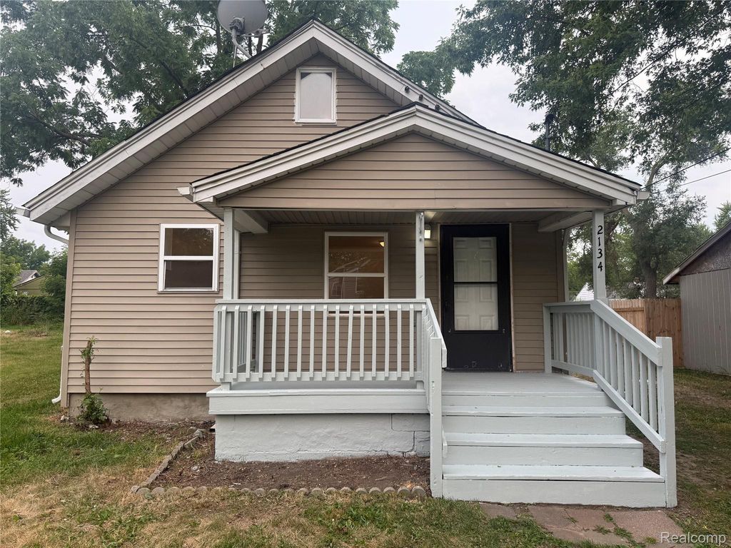 2134 E Mclean Avenue, Burton city