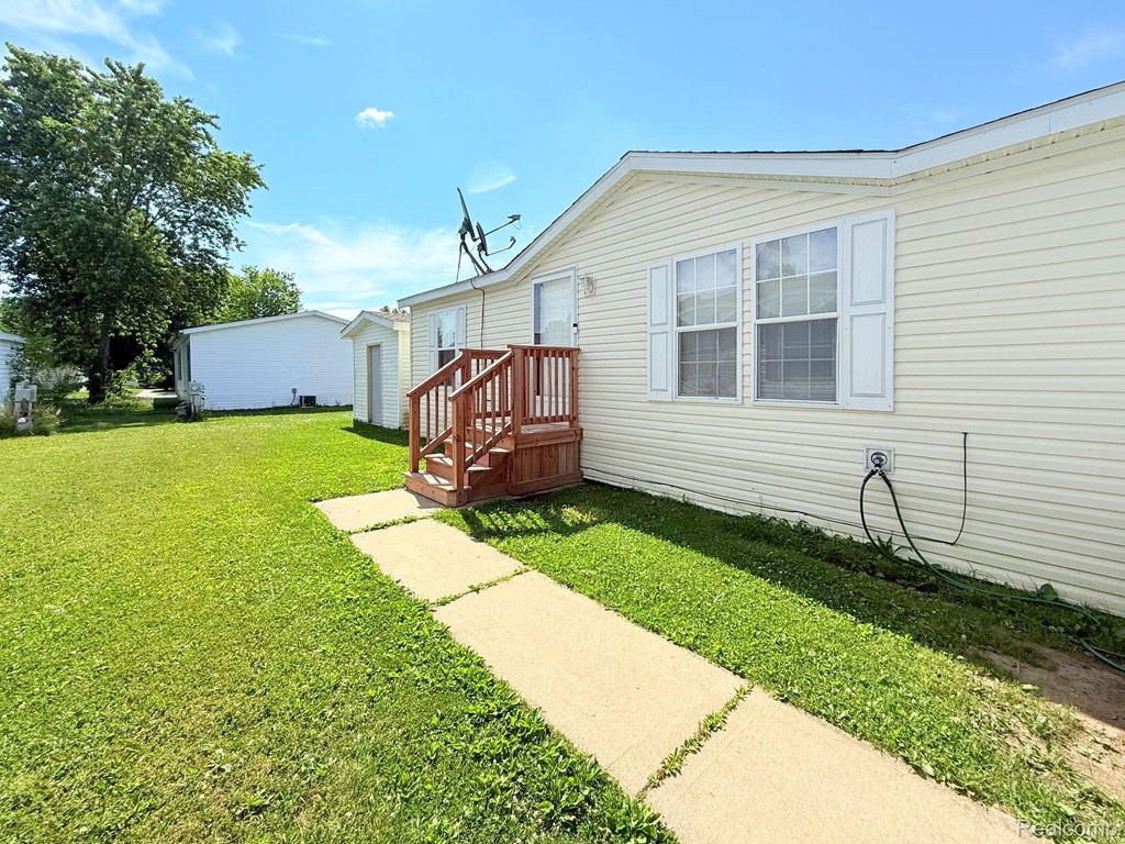 317 Scarlet Oak Lane, Augusta charter township