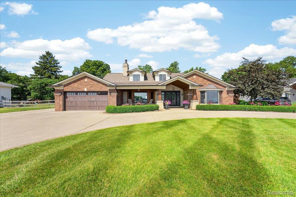 23750 E River Road, Grosse Ile township
