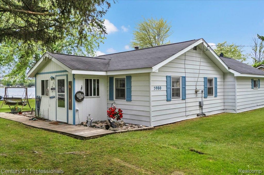 5980 Birchwood Drive, Hill township