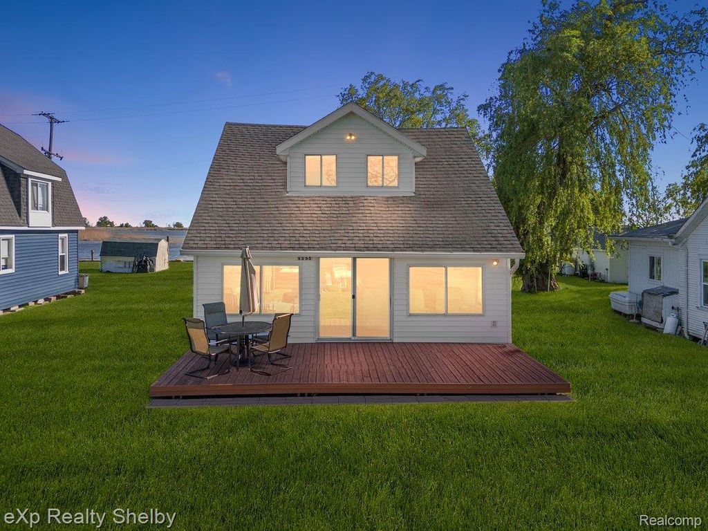 8395 N Channel - Harsens Island, Clay township