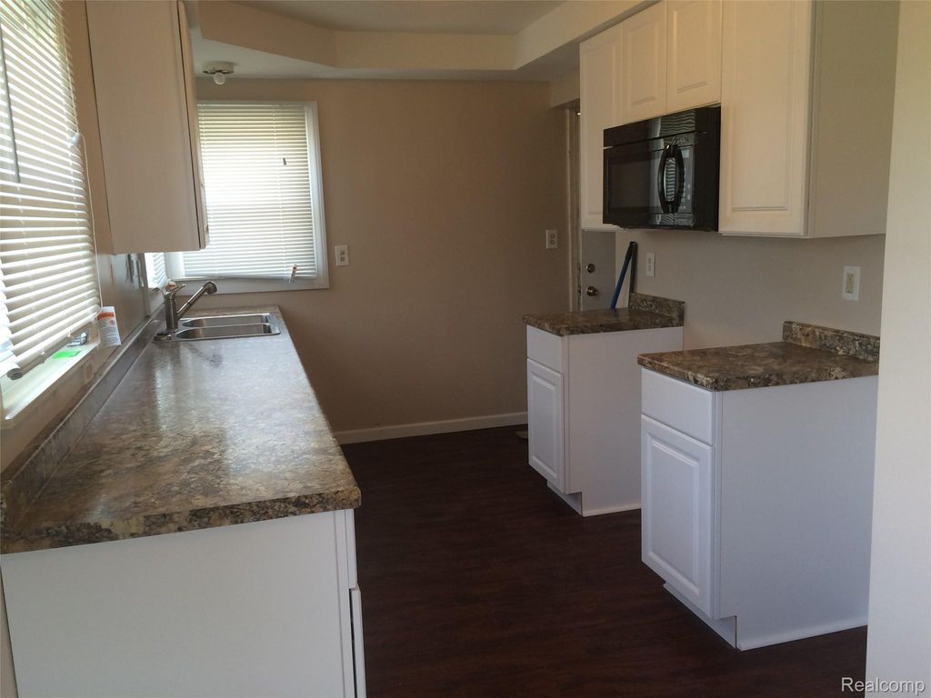 30057 Spring Arbor Drive, Inkster city