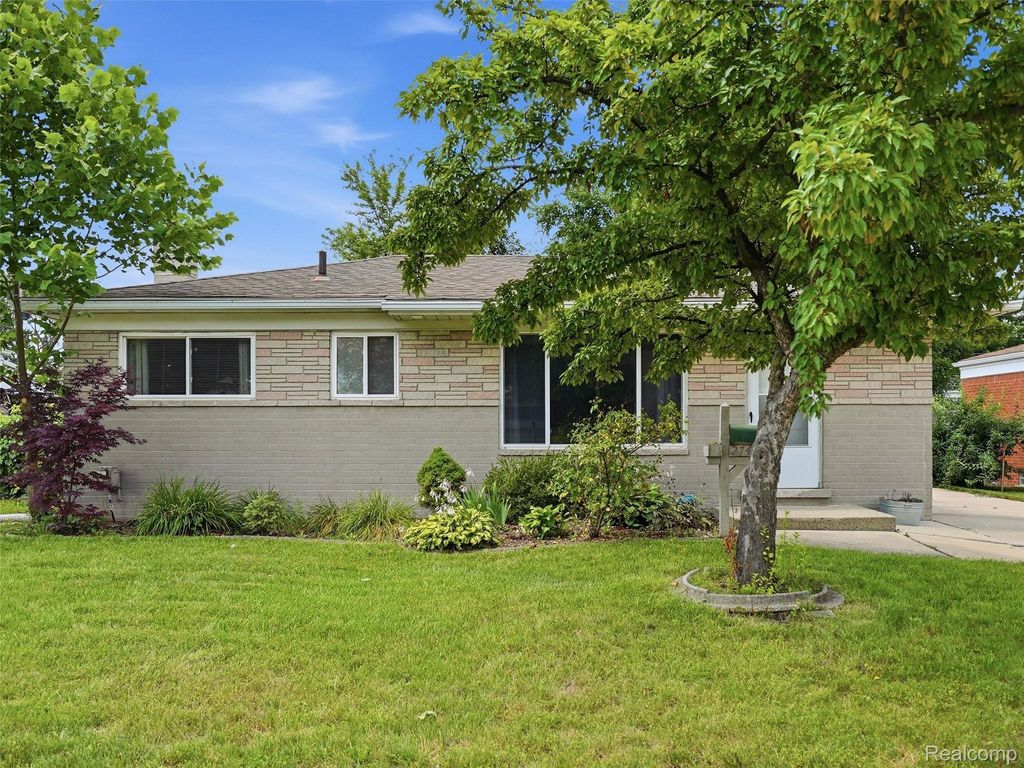 27469 Cosgrove Drive, Warren city